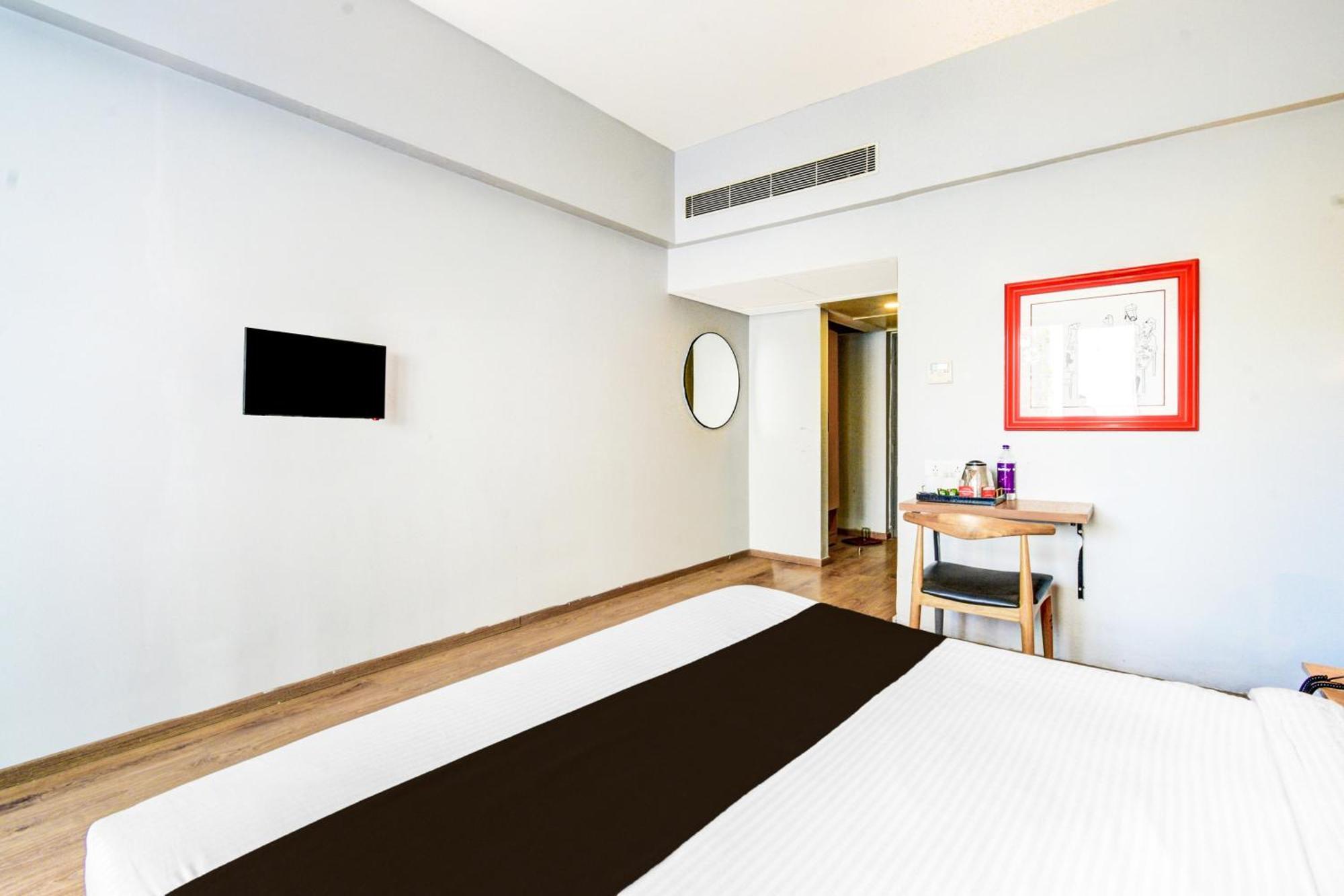 Hotel Super Townhouse Lakdikapul à Haïdarabad Extérieur photo